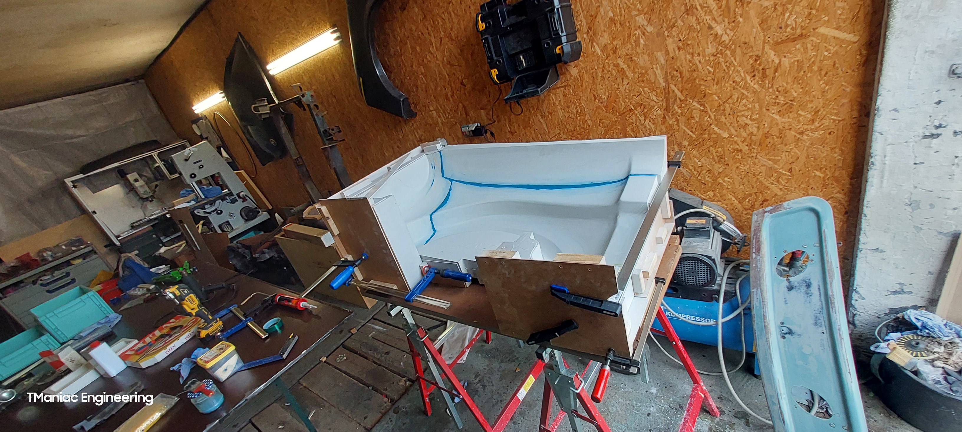 Zusammenfügen der Einzelteile zu einer Form