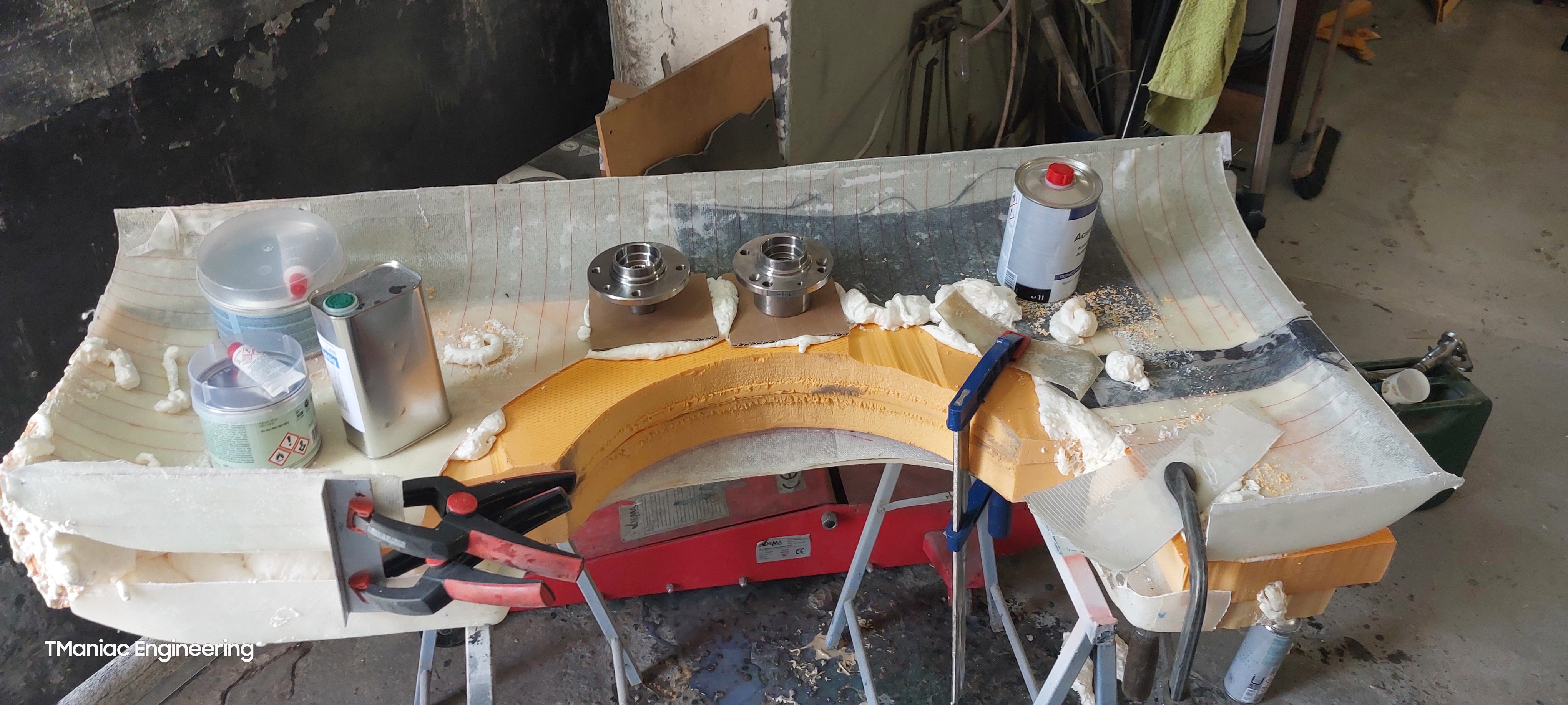 PU-Bauschaum ist ein guter Helfer um Lücken zu füllen