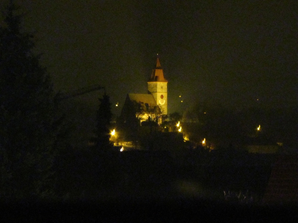 Wir lassen die Kurche im Dorf... und beleuchten die dann schön