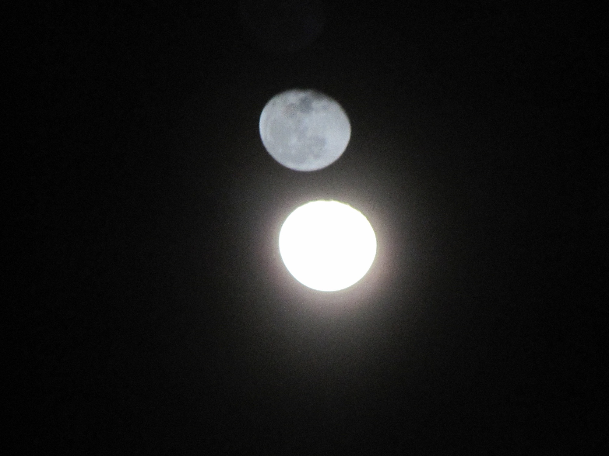Der doppelte Mond?