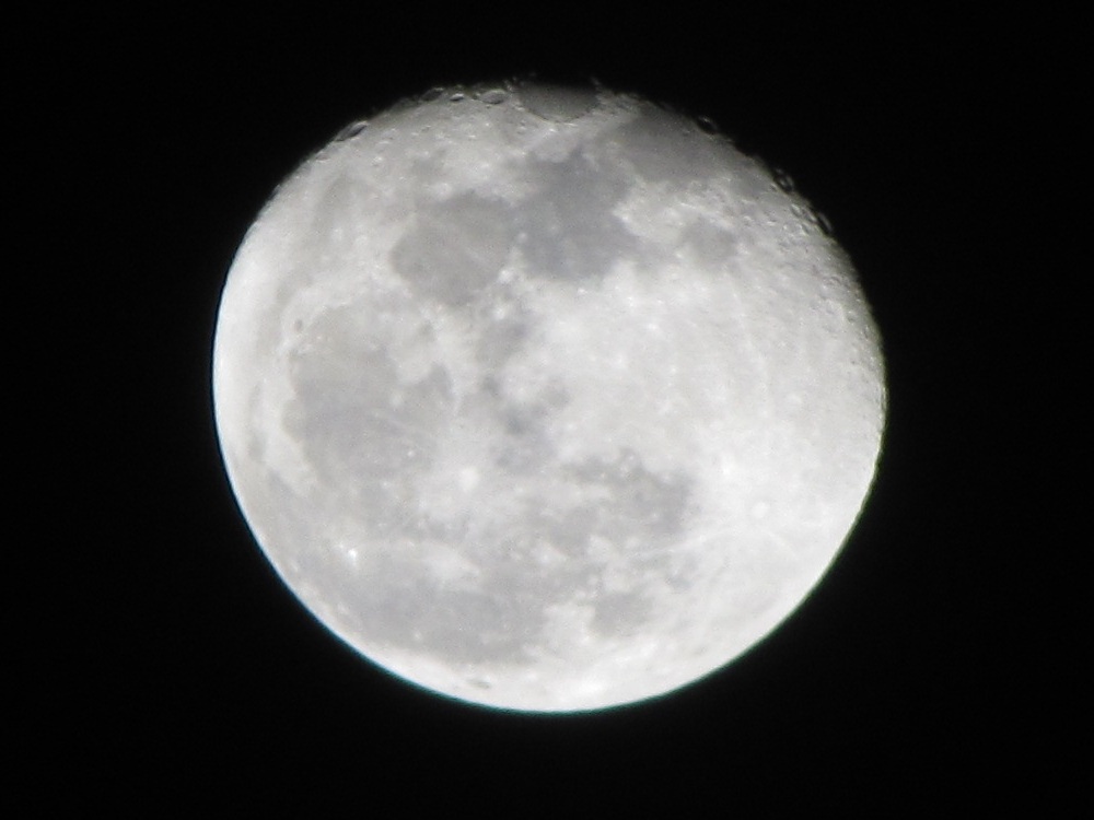 Der Mond mit schönem Relief