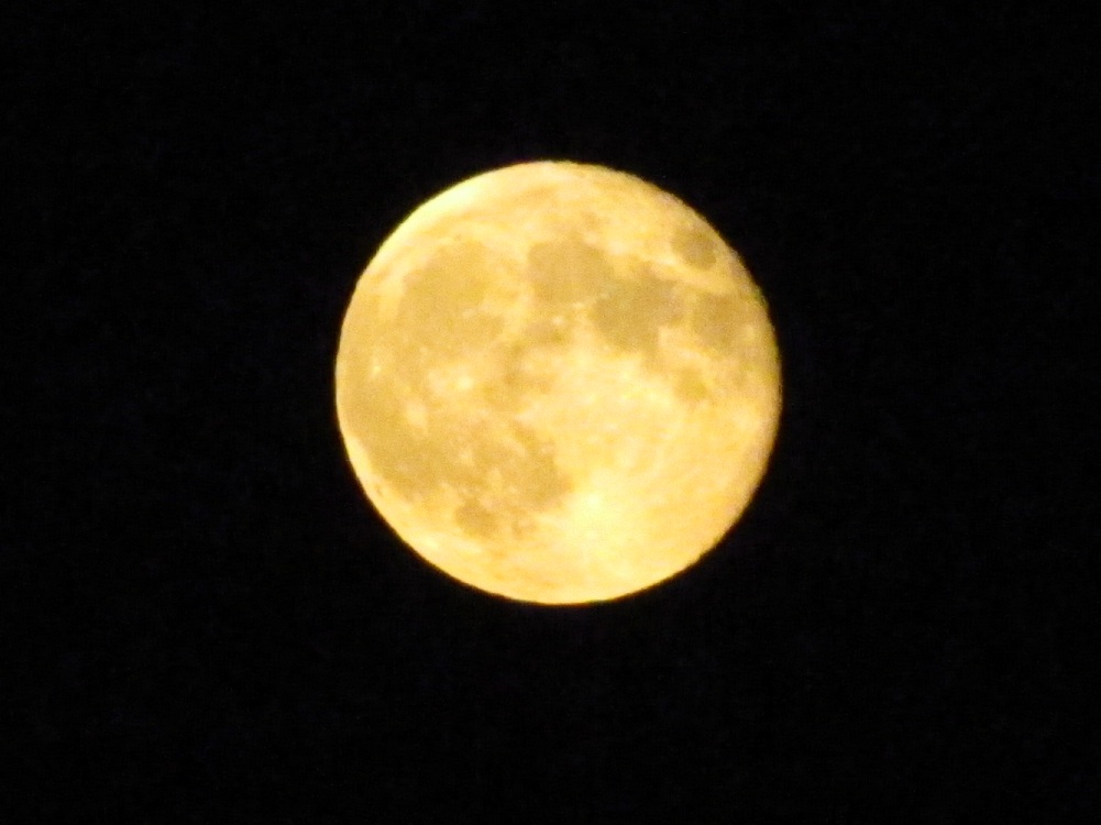 Der gelbe Mond?